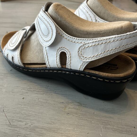 Clarks White Lexi Open Toe Stitched Bow Leather Sandal Sz 9.5 - Picture 5 of 9
